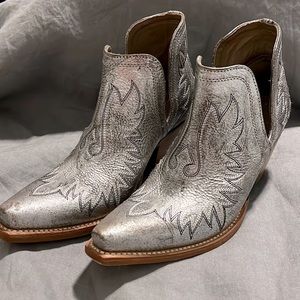 Ariat Women's Dixon Bootie